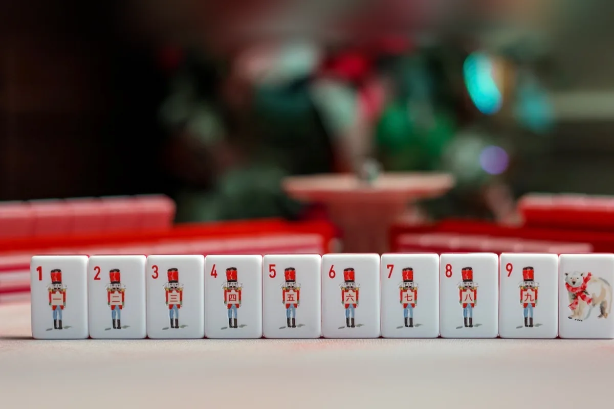 A row of Noel Collection suit tiles numbered 1 to 9, each a red-capped nutcracker holding its Chinese numeral, finished with a polar bear tile.